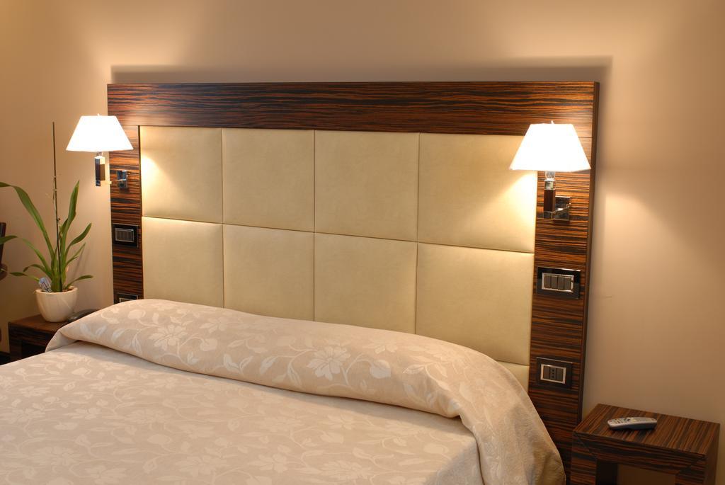 Hotel Excelsior Ла Мадалена Екстериор снимка